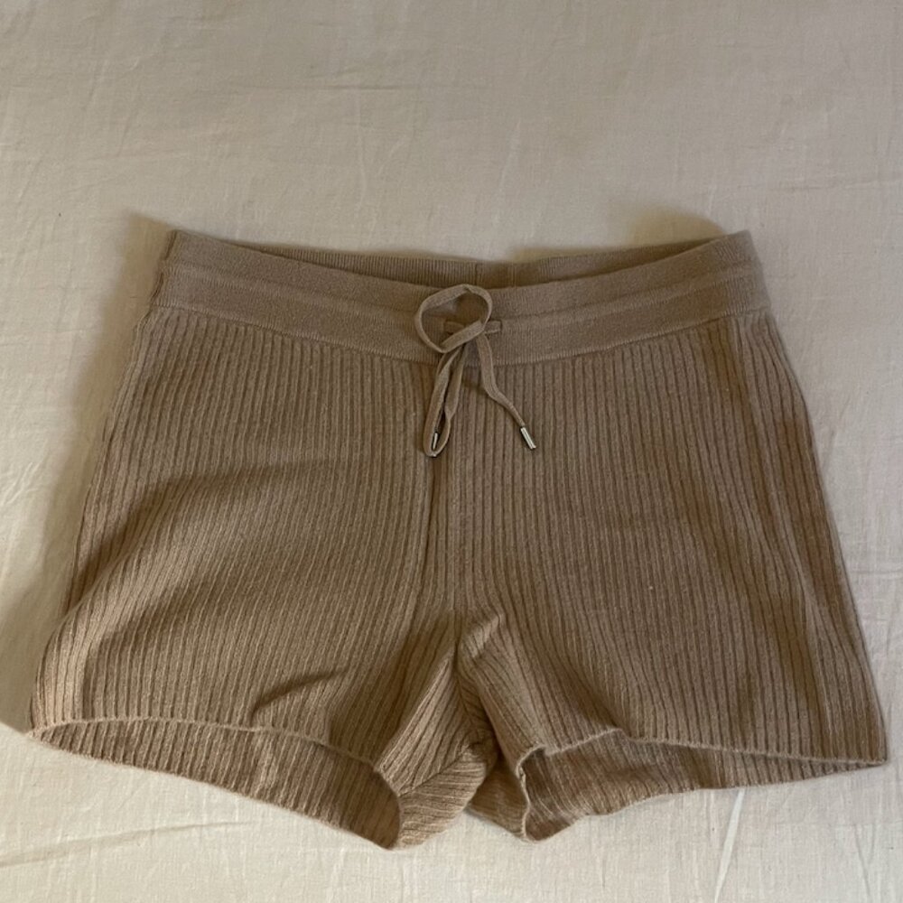 Naadam Cashmere Ribbed Shorts in Camel - Small